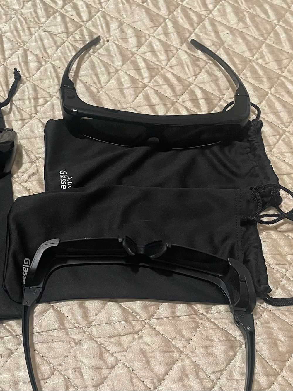 Samsung Black 3D  Active Glasses with Case Accessories 3 pairs set